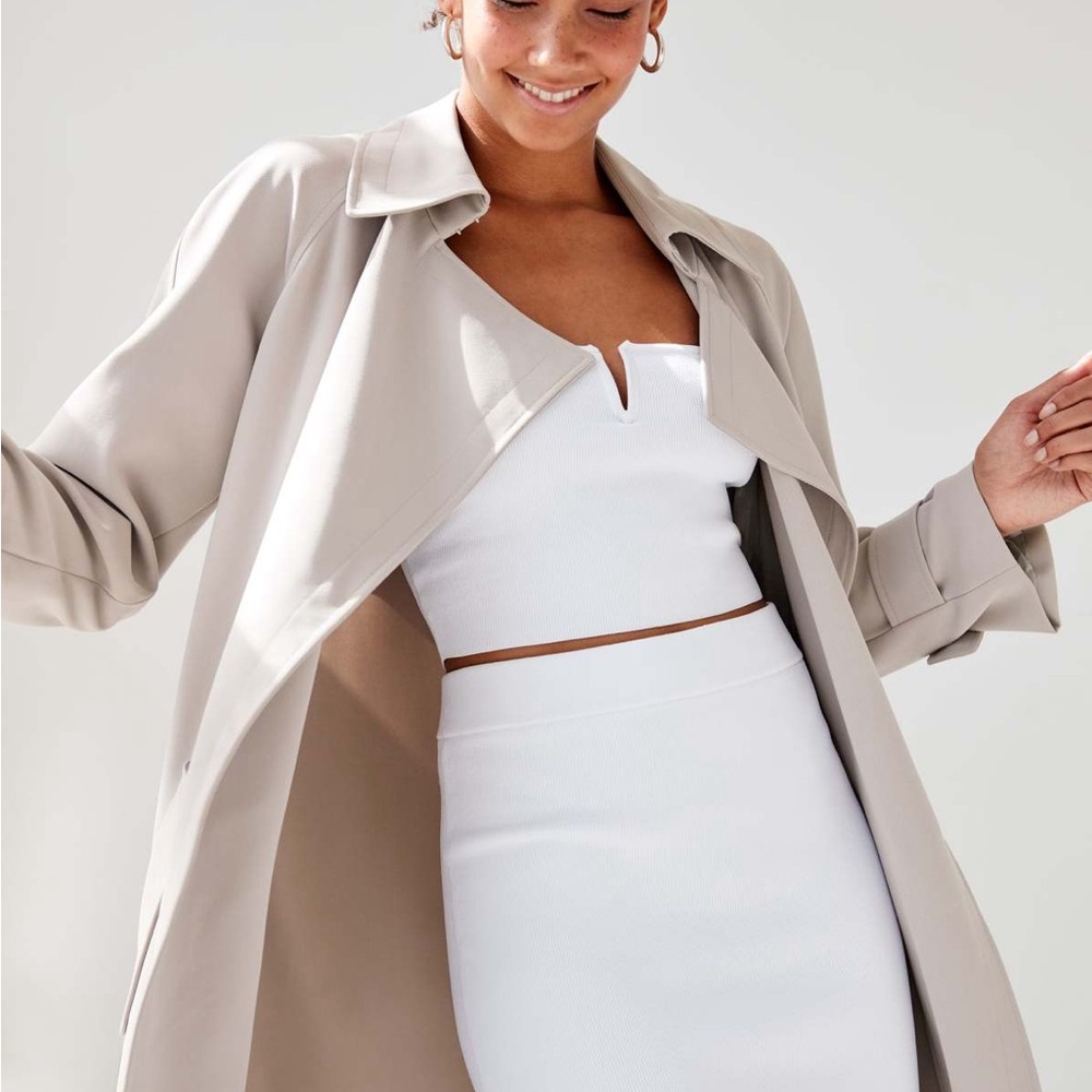 Brand New with Tag Babaton Lawson trench coat XXS LILAC FOG